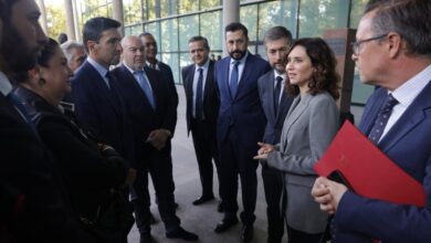 diaz-ayuso-mantiene-un-encuentro-en-la-asamblea-de-madrid-con-los-alcaldes-de-los-municipios-mas-afectados-por-la-dana