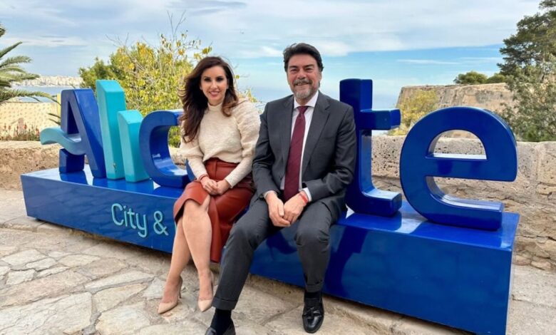 alicante-celebra-el-dia-mundial-del-turismo-y-reconoce-a-ramon-riquelme-y-la-casa-alberola