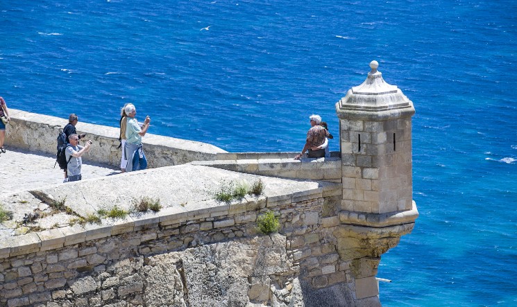 alicante-planea-que-el-cobro-de-entrada-al-castillo-de-santa-barbara-llegue-a-los-museos