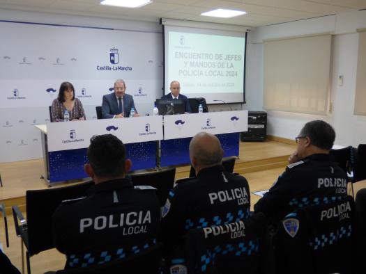 cerca-de-una-treintena-de-jefes-y-mandos-de-la-policia-local-de-castilla-la-mancha-abordan-la-aplicacion-de-la-inteligencia-artificial-a-la-seguridad