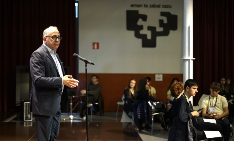 el-viceconsejero-de-universidades-e-investigacion,-adolfo-morais,-participa-en-los-encuentros-de-orientacion-profesional-steam-euskadi