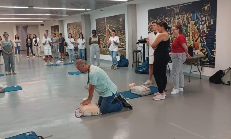 el-insular-materno-infantil-imparte-un-taller-de-reanimacion-cardio-pulmonar-para-poblacion-adulta-de-gran-canaria