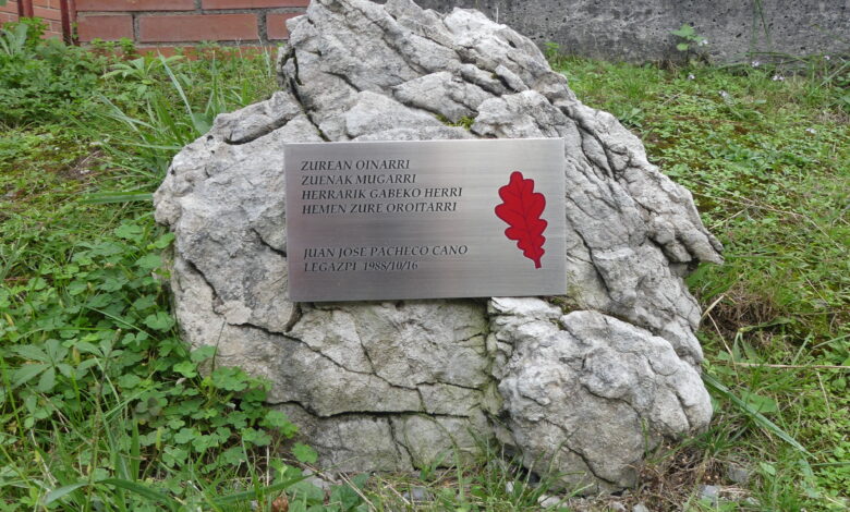 la-ertzaintza-homenajea-a-juan-jose-pacheco-cano,-agente-asesinado-por-eta-el-16-de-octubre-de-1988