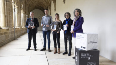 julia-otxoa,-aiora-jaka-y-jon-urzelai-los-ultimos-premiados-con-el-premio-euskadi-literatura-de-este-ano-2024.