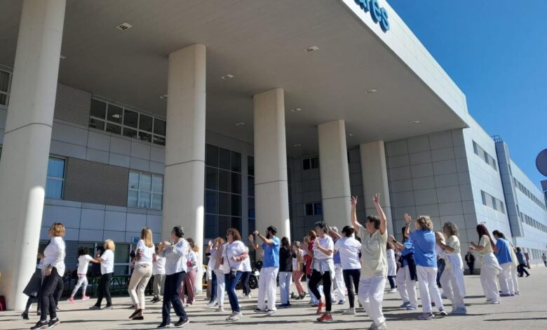 el-hospital-publico-del-henares-conmemora-el-dia-mundial-del-cancer-de-mama-con-una-clase-de-zumba-solidaria