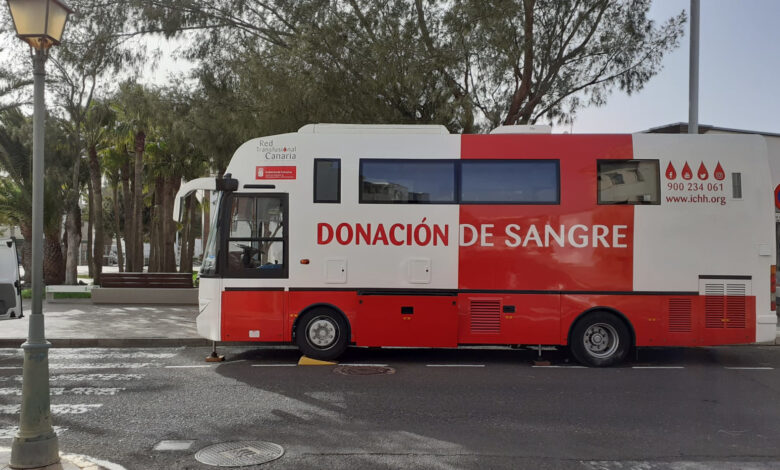 el-ichh instala-una-unidad-movil-de-donacion-de-sangre-junto-al-ayuntamiento-de-antigua