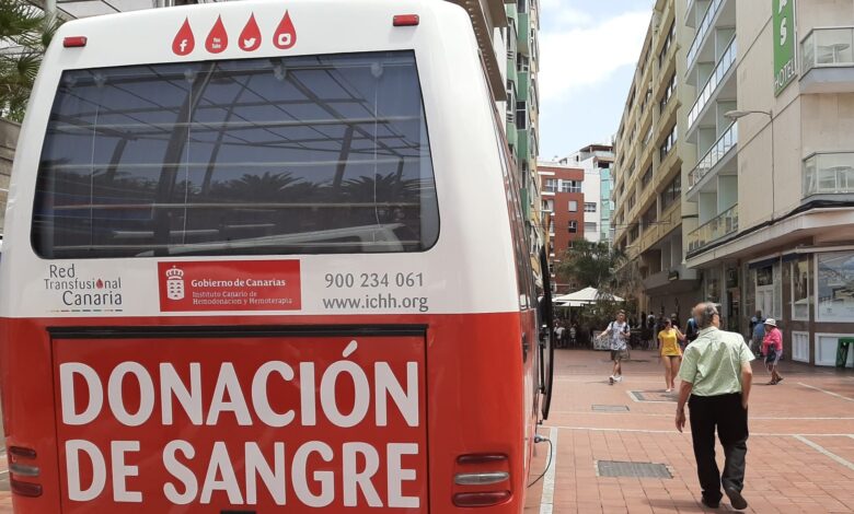 el-ichh-instala-una-unidad-movil-de-donacion-de-sangre-en la-playa-de-las-canteras