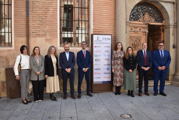 el-gobierno-de-castilla-la-mancha-refuerza-su-estrategia-digital-con-el-apoyo-de-orange-y-promueve-acciones-para-reducir-la-brecha-digital