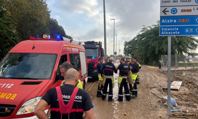 alicante-envia-bomberos,-policia-local-y-proteccion-civil-a-las-zonas-de-la-dana