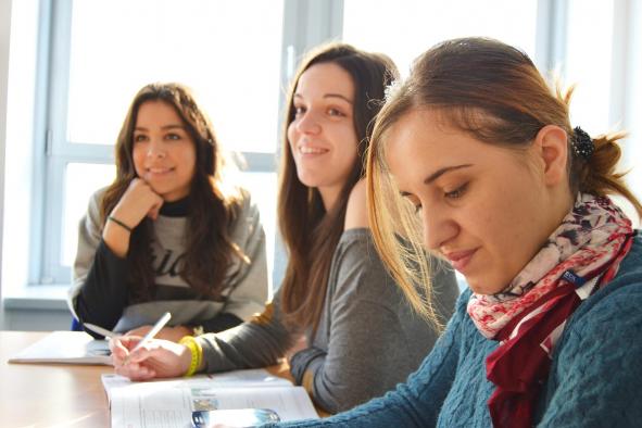 cerca-de-4.200-alumnas-y-alumnos-de-la-region-realizaran-las-pruebas,-de-forma-gratuita,-para-obtener-el-certificado-b1-en-idiomas