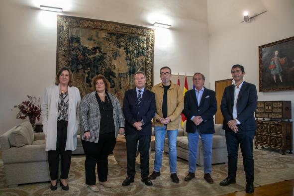 el-gobierno-regional-y-los-agentes-sociales-constituyen-un-grupo-de-coordinacion-para-trabajar-en-la-reactivacion-economica-y-social-tras-la-dana