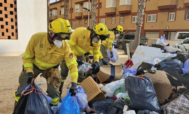 el-dispositivo-canario-en-valencia-trabaja-tambien-en-calles-y-viviendas-ayudando-a-la-poblacion