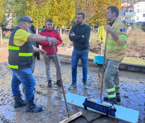 el-gobierno-regional-despliega-efectivos-del-plan-infocam-para-apoyar-en-las-tareas-de-limpieza-de-villel-de-mesa-tras-la-dana