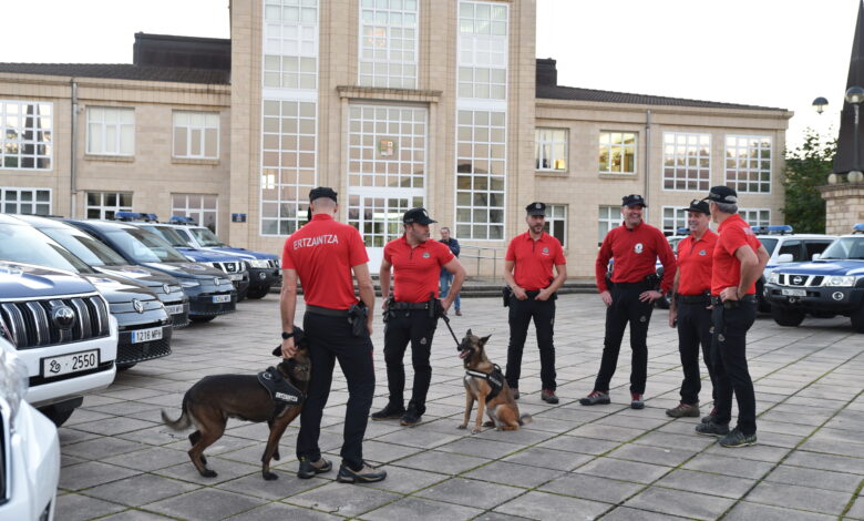 la-unidad-canina-de-la-ertzaintza-parte-hacia-valencia-para-ayudar-en-la-localizacion-de-personas-desaparecidas