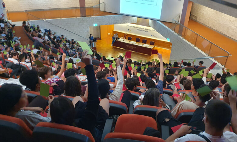 mas-de-350-escolares-participan-en-el-doctor-negrin-en-una-jornada-formativa-sobre-el-uso-de-las-nuevas-tecnologias