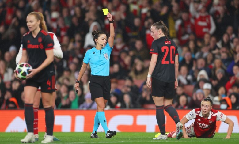 la-arbitra-marta-huerta-de-aza,-reconocida-por-su-historico-ascenso-al-futbol-masculino-profesional