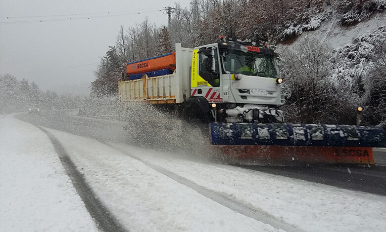 transportes-prepara-1487-quitanieves-y-253.265-toneladas-de-fundentes-para-mantener-las-carreteras-ante-las-nevadas