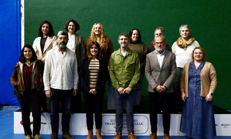 amaia-barredo,-en-la-presentacion-del-libro-«queseras-vascas-–-euskal-herriko-emakume-gaztagileak»,-apertura-de-las-jornadas-esneki-en-tolosa