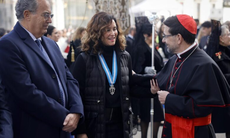 diaz-ayuso-recuerda-en-la-almudena-a-todos-los-afectados-por-la-dana:-“vamos-a-pedir-por-todos-ellos-desde-madrid,-donde-se-les-quiere-tanto”