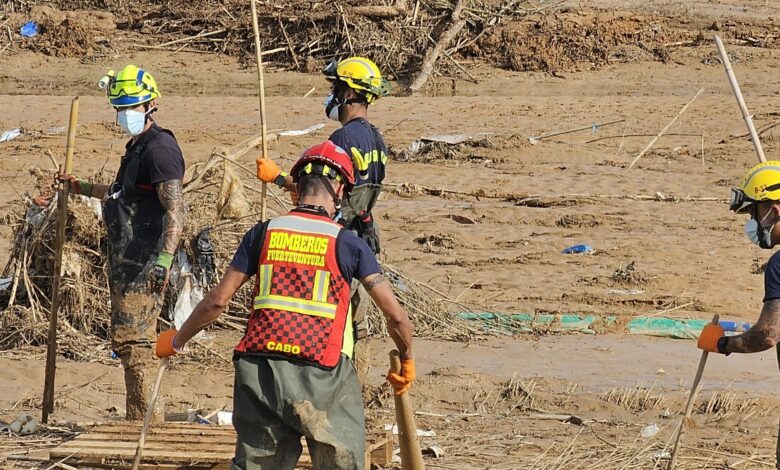 el-dispositivo-canario-de-emergencias-enviado-a-valencia-se-centra-en-varias-zonas-de-los-alfalares-y-la-albufera