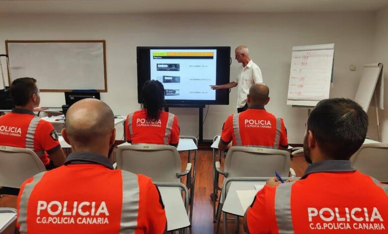 la-policia-autonomica-se-forma-sobre-los-usos-y-funciones-del-nuevo-tacografo-digital