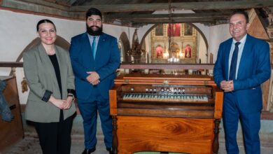 el-gobierno-de-canarias-y-el-ayuntamiento-de-tinajo-recuperan-el-armonio-historico-de-la-iglesia-de-san-roque