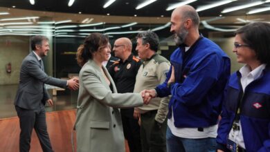 diaz-ayuso-agradece-la-ejemplar-respuesta-de-profesionales-y-voluntarios-madrilenos-desplazados-a-valencia-por-la-dana