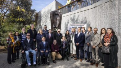 el-ayuntamiento-de-madrid-rinde-homenaje,-un-ano-mas,-a-las-victimas-de-la-seguridad-vial-junto-a-su-monumento-de-madrid-rio