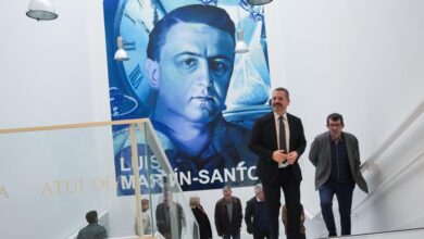 la-comunidad-de-madrid-dedica-un-mural-al-escritor-luis-martin-santos-en-la-biblioteca-que-lleva-su-nombre-en-villa-de-vallecas