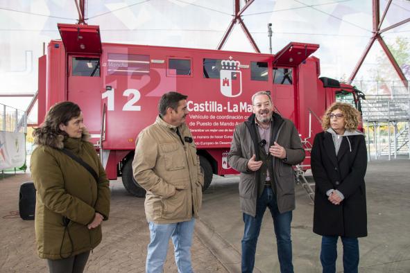 unos-200-alumnos-de-educacion-primaria,-segundaria-y-del-aula-de-mayores-asisten-a-las-charlas-del-servicio-1-1-2-castilla-la-mancha-en-marchamalo