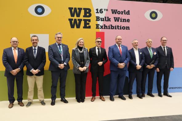 el-gobierno-regional-apoya-a-las-17-empresas-y-cooperativas-que-participan-en-la-feria-internacional-del-vino-bulk-wine-exhibition