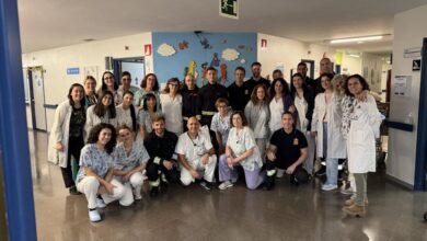 bomberos-de-la-comunidad-de-madrid-visitan-a-ninos-ingresados-en-hospitales-publicos-para-hacer-mas-llevadera-su-estancia-en-navidad