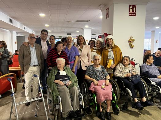 el-gobierno-de-castilla-la-mancha-felicita-la-navidad-a-los-mayores-de-la-residencia-«gregorio-maranon»-de-ciudad-real