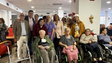 el-gobierno-de-castilla-la-mancha-felicita-la-navidad-a-los-mayores-de-la-residencia-«gregorio-maranon»-de-ciudad-real