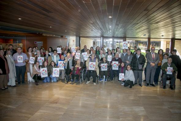 el-gobierno-de-castilla-la-mancha-presenta-una-nueva-edicion-de-la-campana-‘navidad-en-compania.-ningun-mayor-solo’