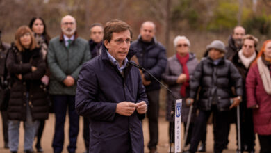 el-ayuntamiento-rinde-homenaje-en-arganzuela-a-radio-espana,-decana-de-las-ondas