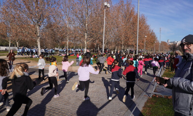 cerca-de-800-alumnos-de-primaria-participan-en-el-tradicional-cross-de-navidad-del-distrito-de-centro,-que-celebra-su-30o-aniversario