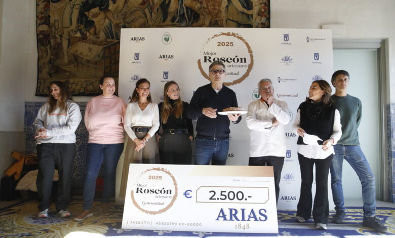 maillo-entrega-a-la-duquesita-el-premio-al-mejor-roscon-artesano-de-reyes-de-madrid