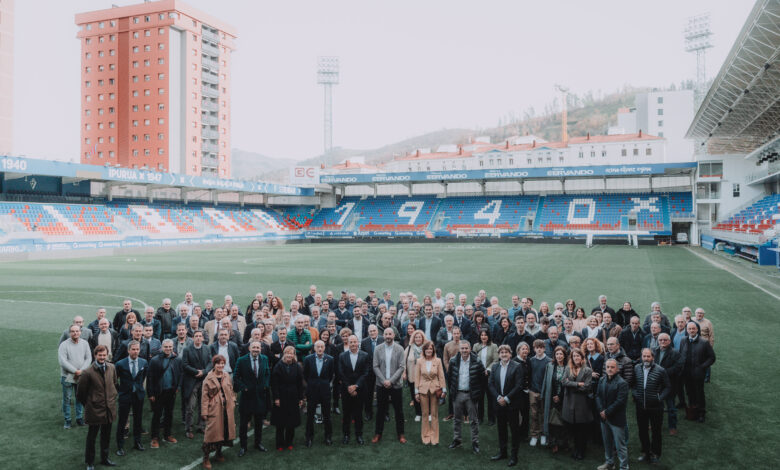 el-consejero-de-vivienda-y-agenda-urbana-acude-a-la-fiesta-por-el-50-aniversario-del-grupo-eibar