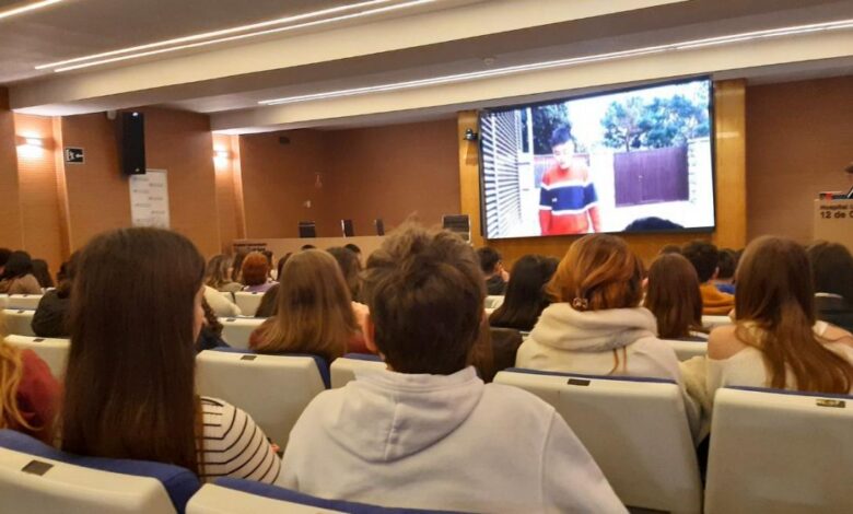 el-hospital-publico-12-de-octubre-colabora-un-ano-mas-en-‘reimagina-la-ciencia’,-un-programa-divulgativo-que-busca-impulsar-la-vocacion-cientifica-entre-los-estudiantes