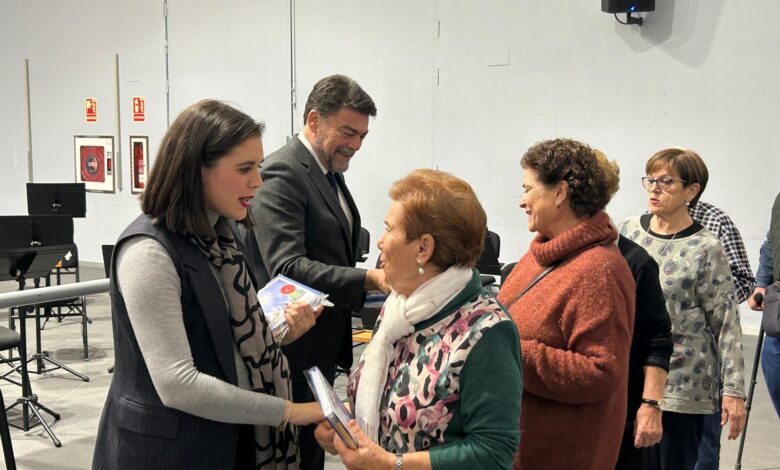 alicante-reconoce-la-labor-de-los-mas-de-cien-voluntarios-que-colaboran-con-los-mayores