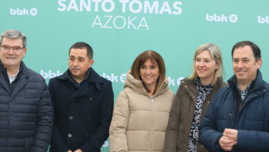 amaia-barredo,-en-los-puestos-de-productos-locales-de-la-feria-de-santo-tomas-en-bilbao