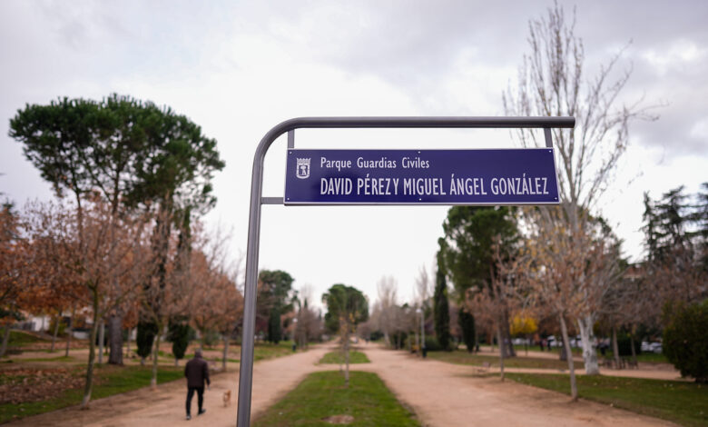 el-ayuntamiento-de-madrid-rinde-homenaje-a-los-dos-guardias-civiles-asesinados-en-barbate