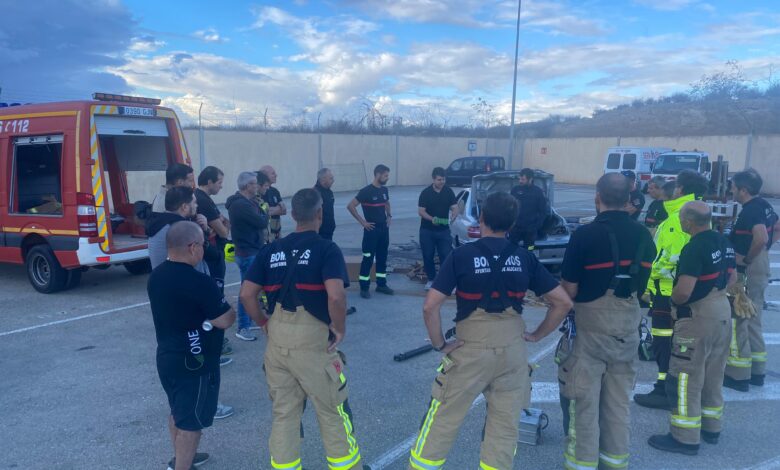 bomberos-del-speis-ensenan-a-resolver-emergencias-en-vehiculos-de-nuevas-tecnologias