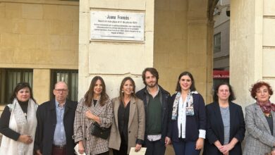 cultura-coloca-una-placa-conmemorativa-en-recuerdo-a-juana-frances-en-plaza-ayuntamiento