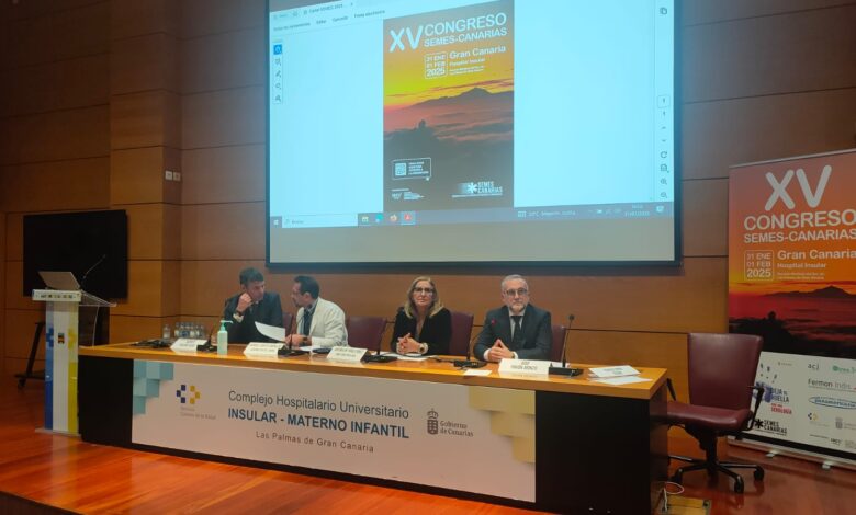 antonia-maria-perez-inaugura-el-xv-congreso-de-la-sociedad-canaria-de-medicina-de-urgencias-y-emergencias