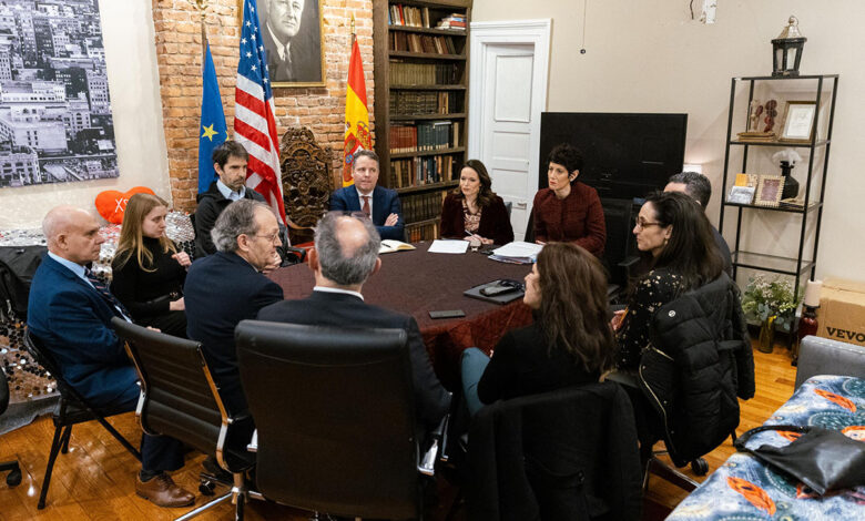 elma-saiz-comparte-el-plan-estatal-de-retorno-voluntario-con-la-colectividad-espanola-de-nueva-york