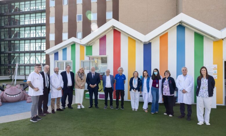 monzon-visita-el-materno-infantil-con-miembros-de-la-asociacion-de-pensionistas-y-compatriotas-italianos