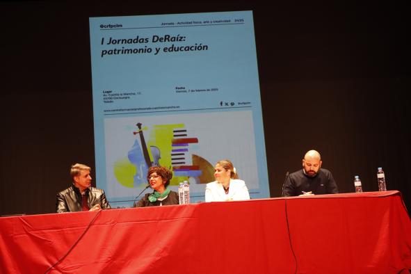 casi-200-docentes-se-forman-en-conocimiento-de-la-nueva-materia-sobre-folclore-que-ofrece-el-gobierno-regional-en-los-tres-primeros-cursos-de-la-eso