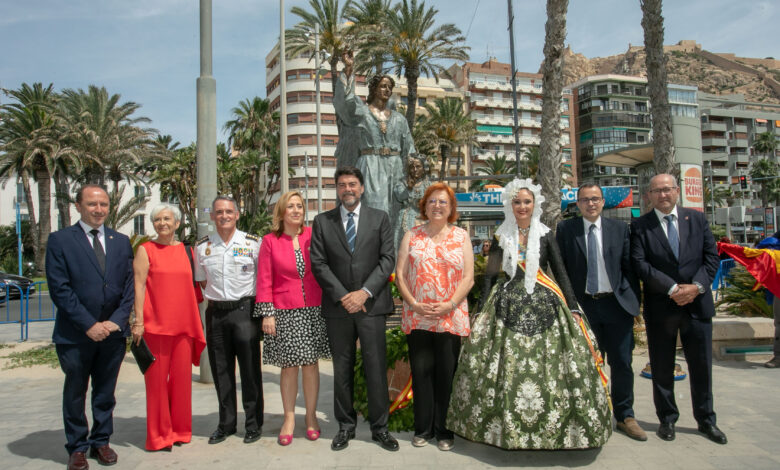 alicante-dedicara-un-paseo-en-gran-via-sur-a-policia-nacional-con-motivo-del-bicentenario